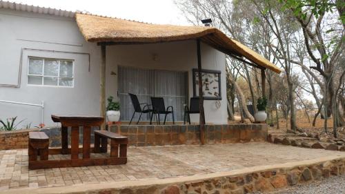 Magaliesberg Apartment | Refreshing Mountain FarmStay w Boma,Pool,Hikes,Obstacle Course