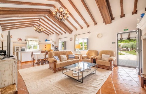 Ponte de Sor House | Refreshing poolside escape in Ponte de Sor
