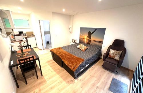 Plouedern Apartment | Refuge des voyageurs - studio neuf - Ancrage indépendant Rez de jardin