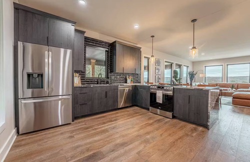 Clarkridge Cabin | Refuge Ridge - A Modern 3-bedroom Cabin overlooking beautiful Norfork Lake