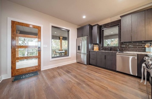 Clarkridge Cabin | Refuge Ridge - A Modern 3-bedroom Cabin overlooking beautiful Norfork Lake
