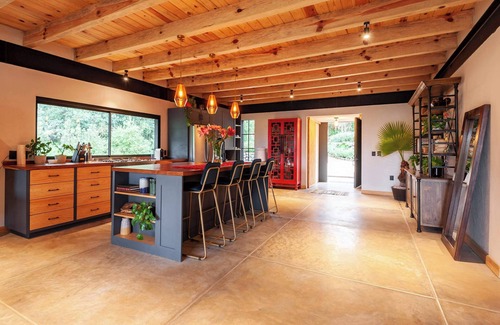 Valle de Bravo Villa | Refugio San Simón with private garden and serene mountain views