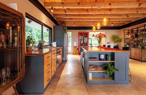 Valle de Bravo Villa | Refugio San Simón with private garden and serene mountain views