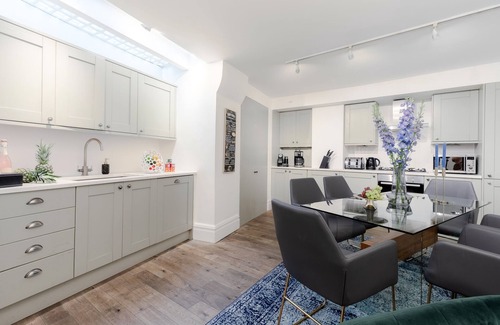 Fitzrovia House | Refurbished! OXFORD STREET PHENOMENAL XXL DESIGN HOUSE IDEAL FOR GROUPS