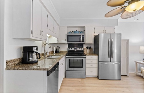 Shipyard Plantation Condo | Refurbished Condo enjoy Pool, Beach walk to Coligny Plaza and Celebration Park!