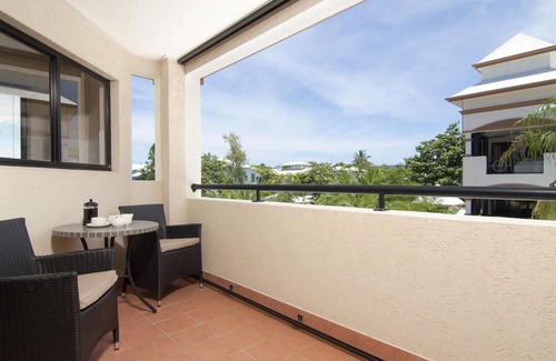 Port Douglas Apartment | REGAL 32 APARTMENT - SPA BATH - Macrossan St
