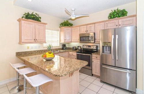 Seven Mile Beach Apartment | Regal Beach Club