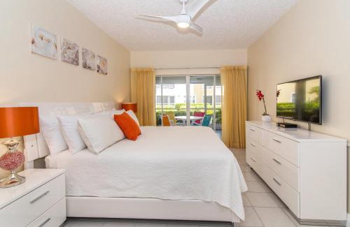 Seven Mile Beach Apartment | Regal Beach Club