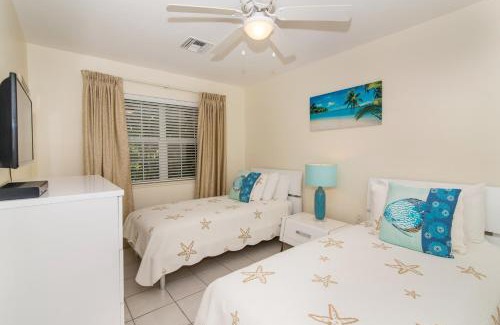 Seven Mile Beach Apartment | Regal Beach Club