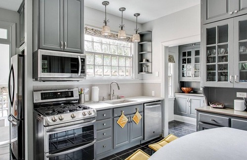 Cherokee Triangle House | Regal Mansion w Private Garden in Quiet Area
