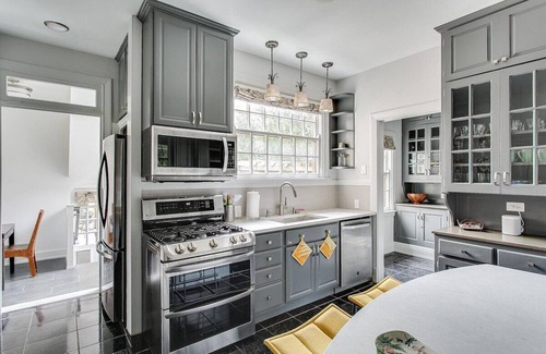 Cherokee Triangle House | Regal Mansion w Private Garden in Quiet Area