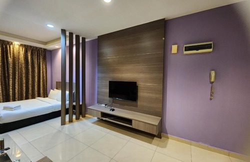Chow Kit Apartment | Regalia Suites KL Infinity Pool by MygeHomes