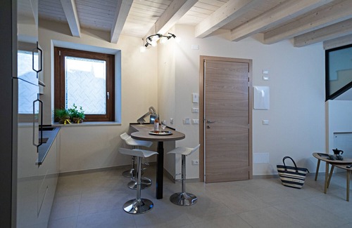 Pacengo Apartment | Regarda - Residenza "G&J - G floor" modern onebedroom apartment with roof terrace