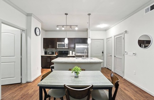 South Main Apartment | Regards At Med Center 126 I Comfy 2 Bed 2 Bath