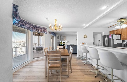 Lake Ozark Condo | Regatta Bay 404C - Walk in level in nice complex