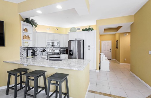 Pelican Bay Condo | Regatta - William Raveis Rentals