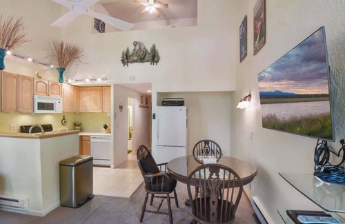 Kings Beach Condo | Regency Retreat – Studio for 2!