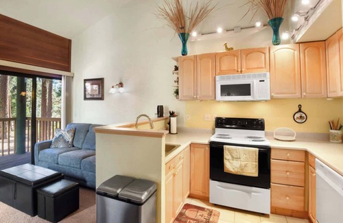 Kings Beach Condo | Regency Retreat – Studio for 2!
