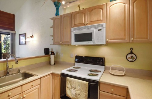 Kings Beach Condo | Regency Retreat – Studio for 2!