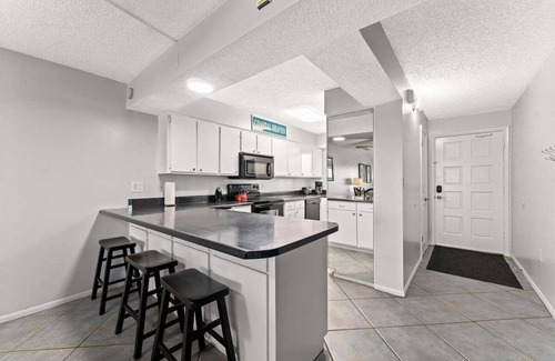 Biltmore Beach Condo | Regency Towers 207 - Sleeps 8 - Free Beach Chairs!