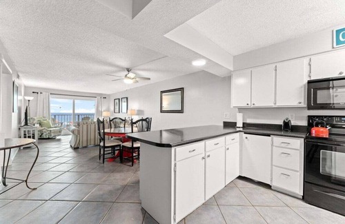 Biltmore Beach Condo | Regency Towers 207 - Sleeps 8 - Free Beach Chairs!