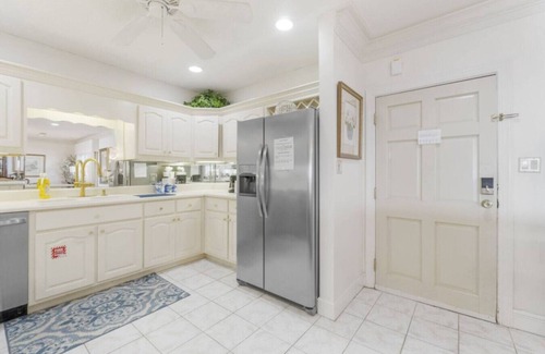 Biltmore Beach Condo | Regency Towers Penthouse #1409