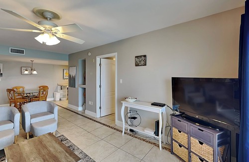 Pensacola Beach Condo | Regency Towers #802 West | Community Pool, Views!
