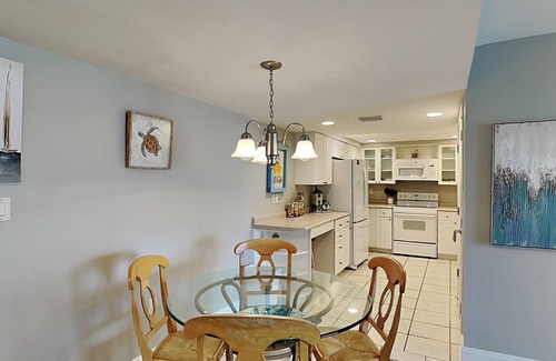 Pensacola Beach Condo | Regency Towers #802 West | Community Pool, Views!
