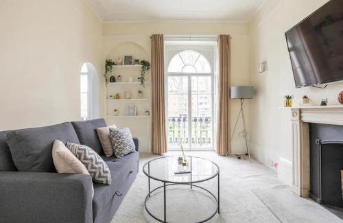 Kings Cross St. Pancras Apartment | Regent's Square Charming Flat