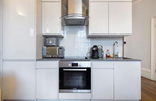 Kings Cross St. Pancras Apartment | Regent's Square Serenity - 5ppl
