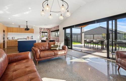 Martinborough House | Regent Sanctuary - Martinborough Holiday Home