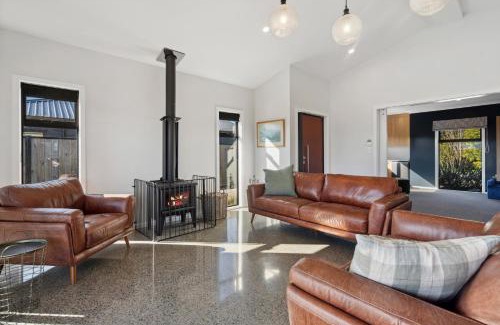 Martinborough House | Regent Sanctuary - Martinborough Holiday Home