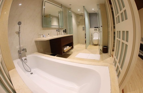Navalur Hotel | Regenta Central RS - Chennai