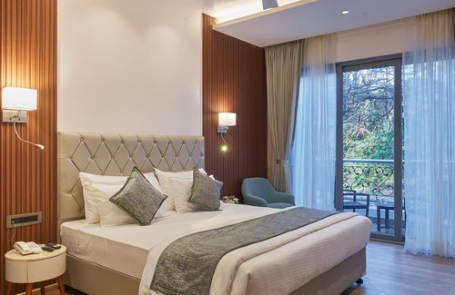 Kolhapur Hotel | Regenta Place Raysons Kolhapur