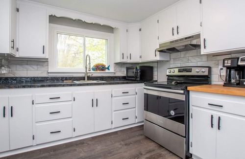 Romulus Cottage | Regina's Cottage: Relaxing Cayuga Lake Getaway - Close to Ithaca!