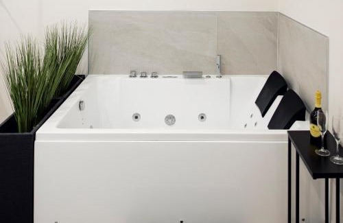 Molfetta House | Rehouse - Luxury Suite w Jacuzzi