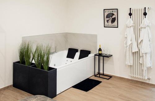 Molfetta House | Rehouse - Luxury Suite w Jacuzzi