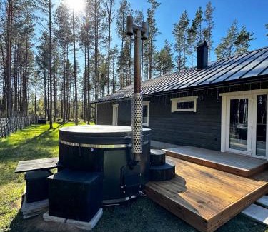 Hiiu House | Reigi Holiday Home, Hiiumaa with Nordic HotTub & Sauna
