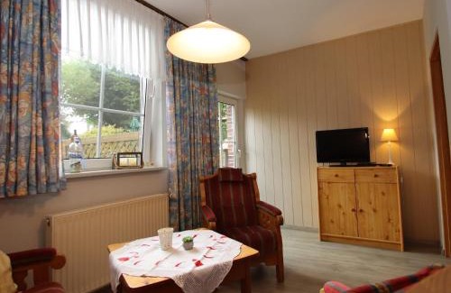 Strackholt Apartment | Reihenhaus in Strackholt mit beheiztem Pool