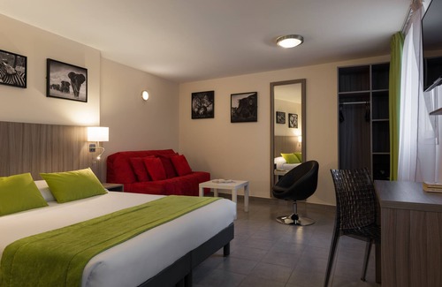 Riquet Stalingrad Hotel | Reims Hotel