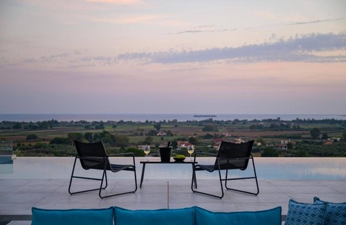 Pyrgos Villa | Reina Del Cielo Luxury Villa