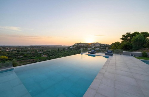 Pyrgos Villa | Reina Del Cielo Luxury Villa