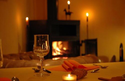 Engadin Scoul Hotel | Reitstall und Saloon San Jon
