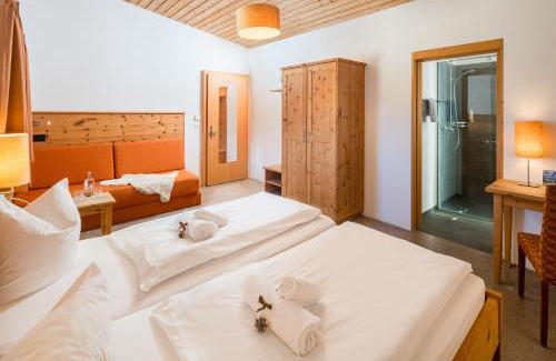 Engadin Scoul Hotel | Reitstall und Saloon San Jon