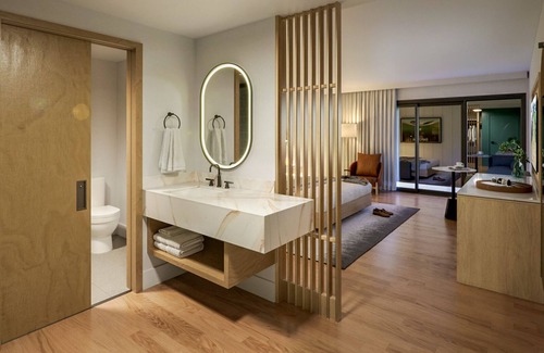 Rancho Santa Fe Hotel | Rejuvenate in Luxury Suite w/Golf Views in Rancho Santa Fe l Onsite Pool & Spa