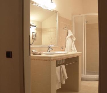Casarello Hotel | Relais Castello di Razzano