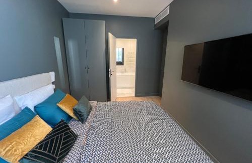 Grenelle Apartment | Relais Cocorico 2 Bedrooms with AC, 2 bathrooms, 8 min Eiffel Tower