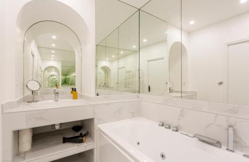 Grenelle Apartment | Relais Cocorico 2 Bedrooms with AC, 2 bathrooms, 8 min Eiffel Tower