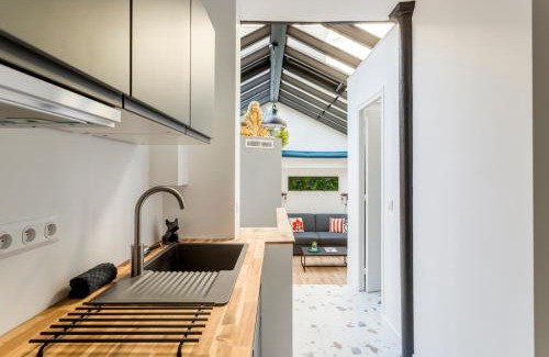 Grenelle Apartment | Relais Cocorico Artist Studio glass roof with AC