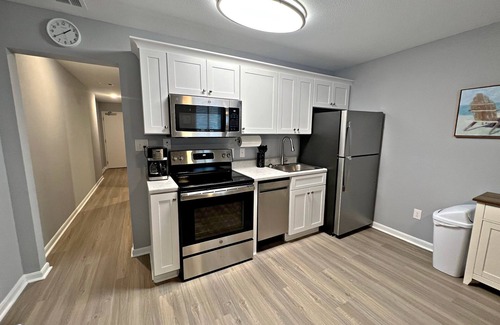 Fort Morgan Condo | 🌊Relax and Catch a couple fish. Best time for a beach getaway!🌊🏖️🌴